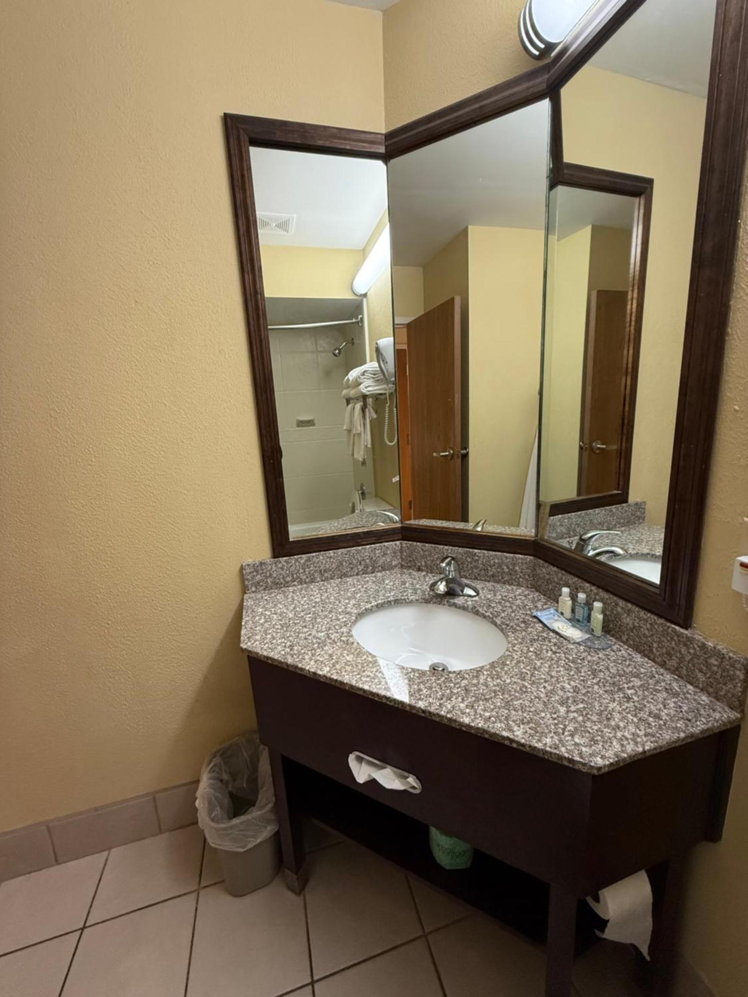 Quality Inn I-75 West Chester-North Cincinnati Bagian luar foto